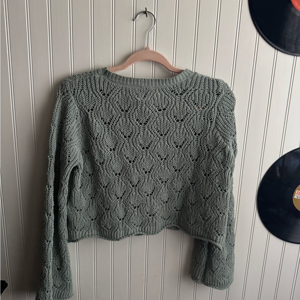 Francesca's Collections Green Crew Neck Sweater with Intricate Knit